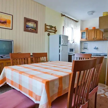 Sanda - 10 M From The Beach